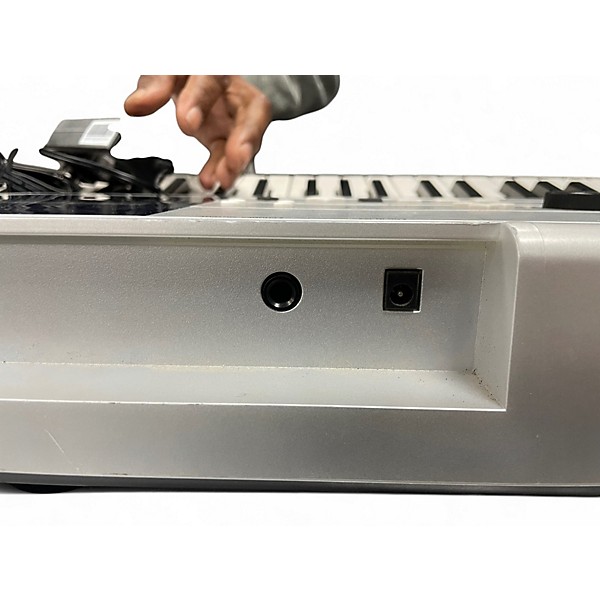 Used Yamaha E323 Keyboard Workstation