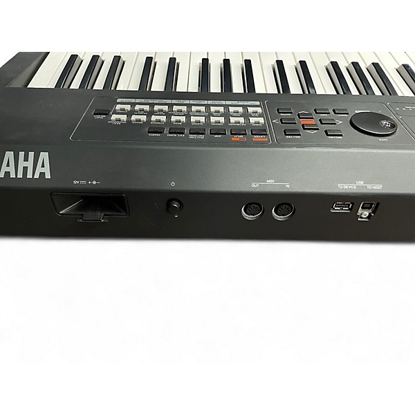 Used Yamaha MX61 61 Key Keyboard Workstation