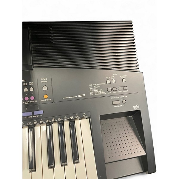 Used Yamaha psr 1700 Keyboard Workstation