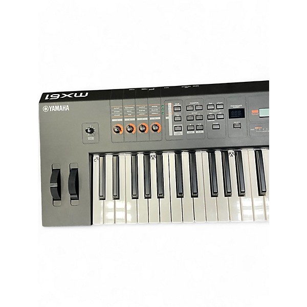 Used Yamaha MX61 61 Key Keyboard Workstation