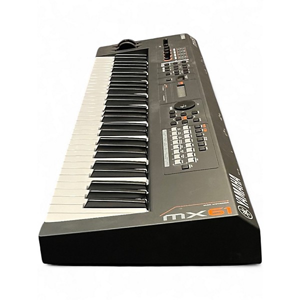 Used Yamaha MX61 61 Key Keyboard Workstation