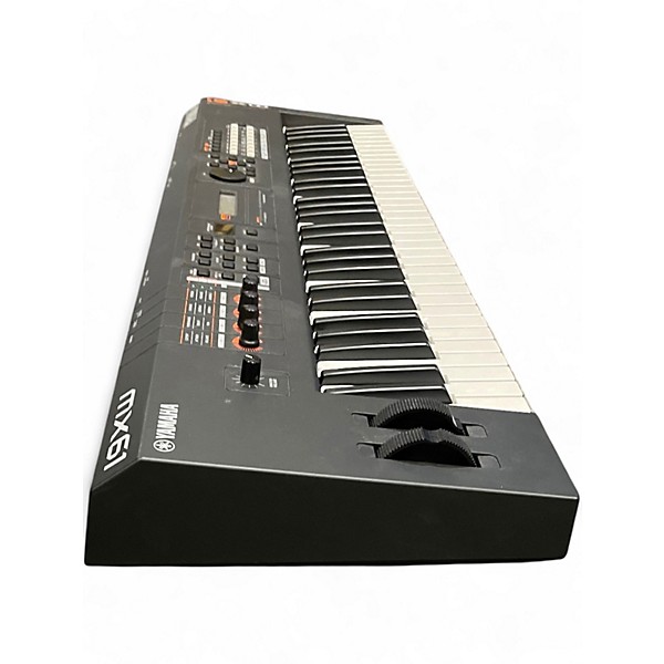 Used Yamaha MX61 61 Key Keyboard Workstation