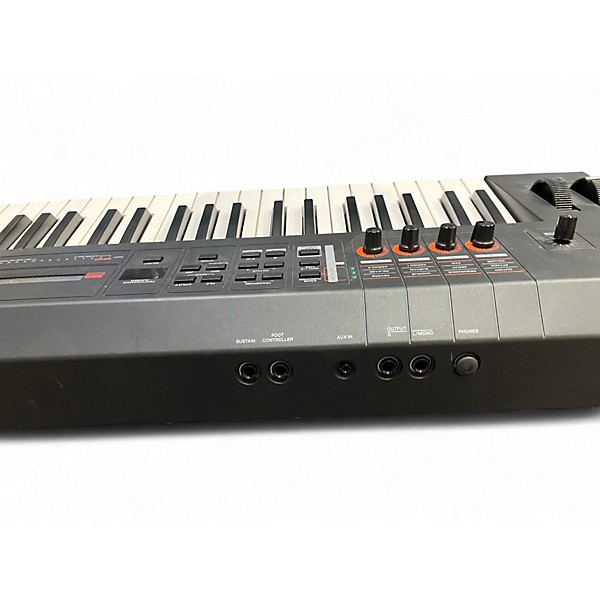 Used Yamaha MX61 61 Key Keyboard Workstation