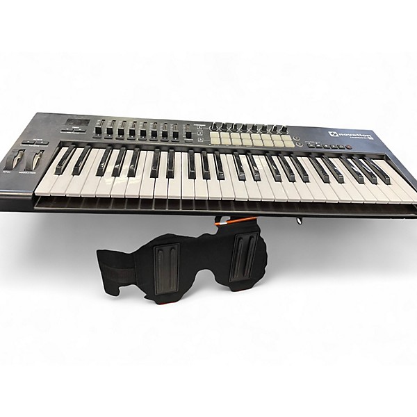 Used Novation LAUNCHKEY 49MK2 MIDI Controller