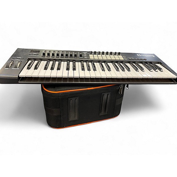 Used Novation LAUNCHKEY 49MK2 MIDI Controller
