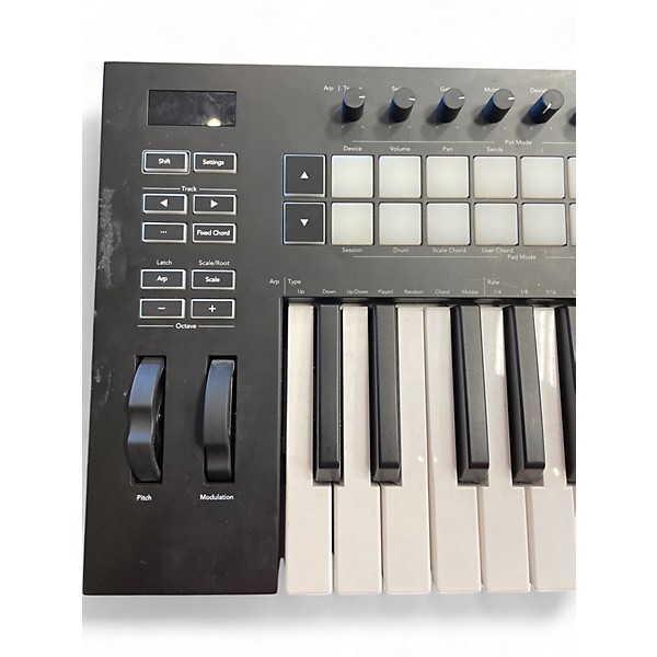 Used Launchkey LAUNCHKEY 25 MIDI Controller