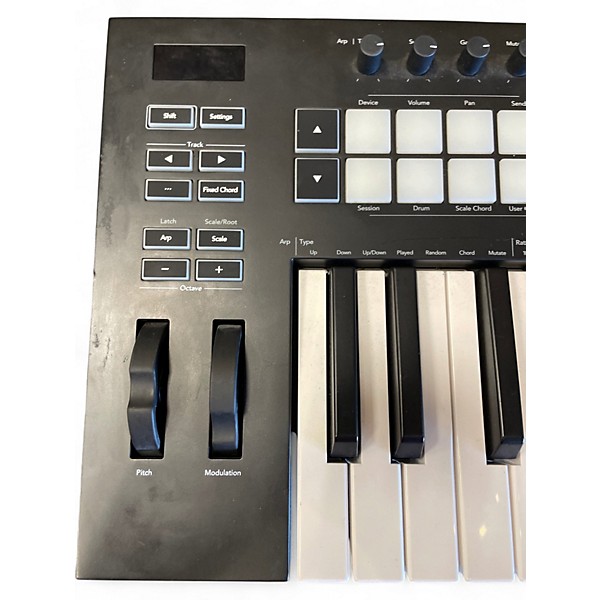 Used Launchkey LAUNCHKEY 25 MIDI Controller