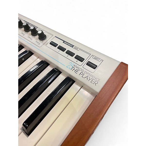 Used Arturia 25 Analog Experience The Player MIDI Controller