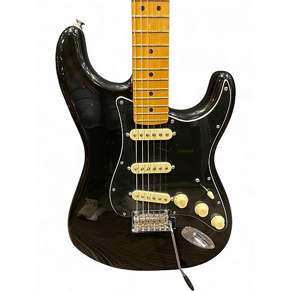Used Fender PLAYER II STRATOCASTER BLACK Solid Body Electric Guitar