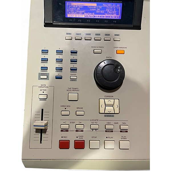 Used Akai Professional MPC2000XL Production Controller