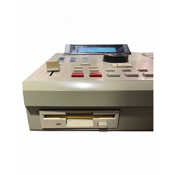 Used Akai Professional MPC2000XL Production Controller