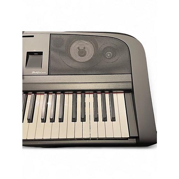 Used Yamaha DGX-670 88-Key w/stand and bench Portable Keyboard