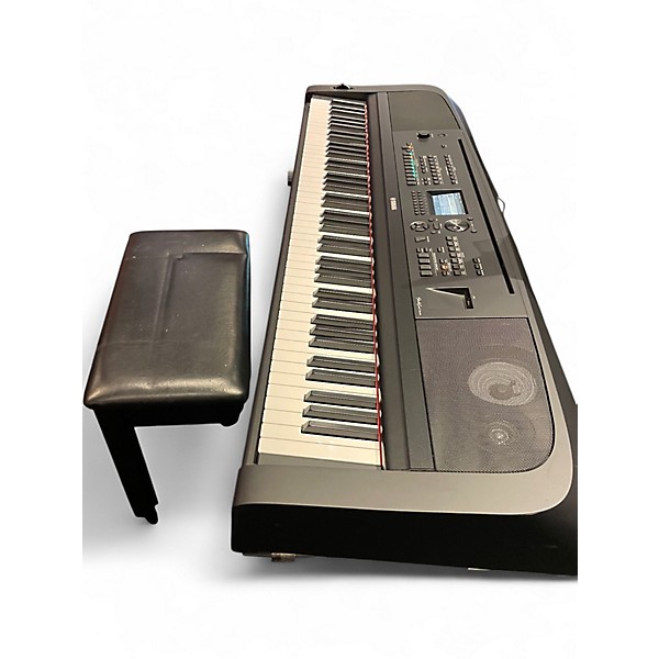 Used Yamaha DGX-670 88-Key w/stand and bench Portable Keyboard