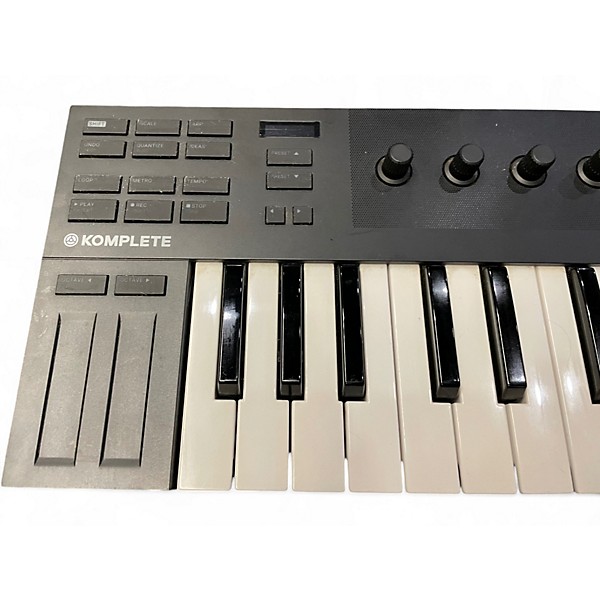 Used Komplete KONTROL M32 Keyboard Workstation