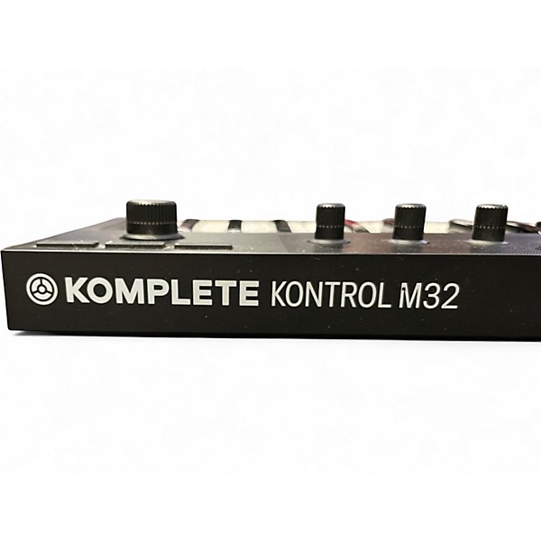 Used Komplete KONTROL M32 Keyboard Workstation