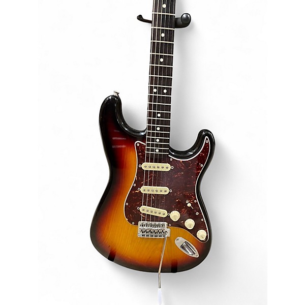 Used Fender Classic Series '70s Stratocaster 2 Color Sunburst Solid Body Electric Guitar