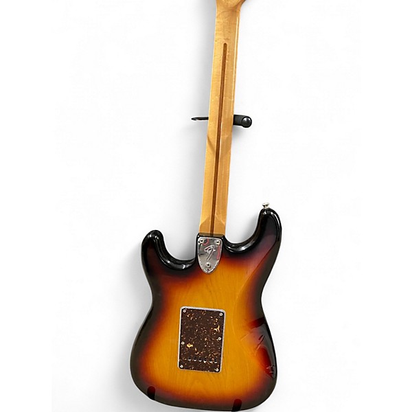 Used Fender Classic Series '70s Stratocaster 2 Color Sunburst Solid Body Electric Guitar