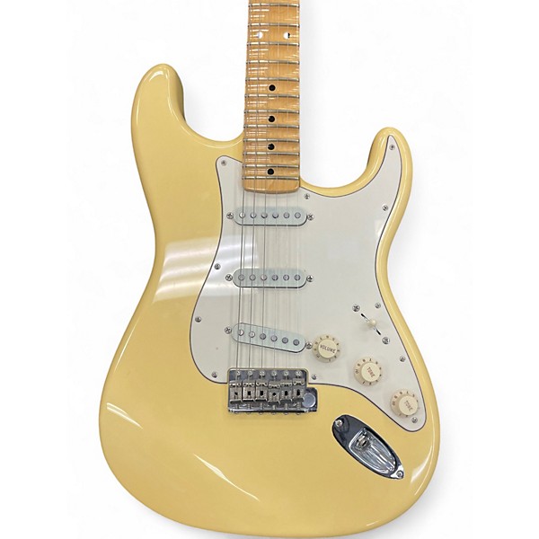 Used Fender Artist Series Yngwie Malmsteen Stratocaster Buttercream Solid Body Electric Guitar