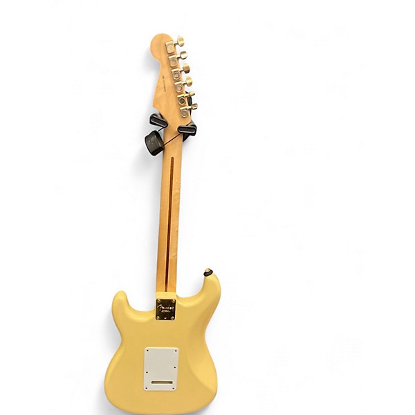 Used 2018 Fender Limited Edition American Professional Stratocaster Vintage White Solid Body Electric Guitar