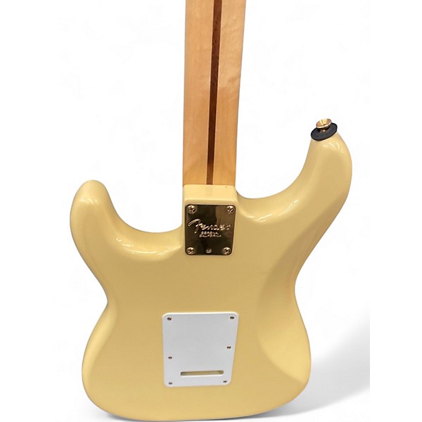 Used 2018 Fender Limited Edition American Professional Stratocaster Vintage White Solid Body Electric Guitar