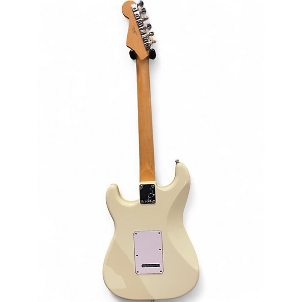 Used Fender Stratocaster  White  Solid Body Electric Guitar