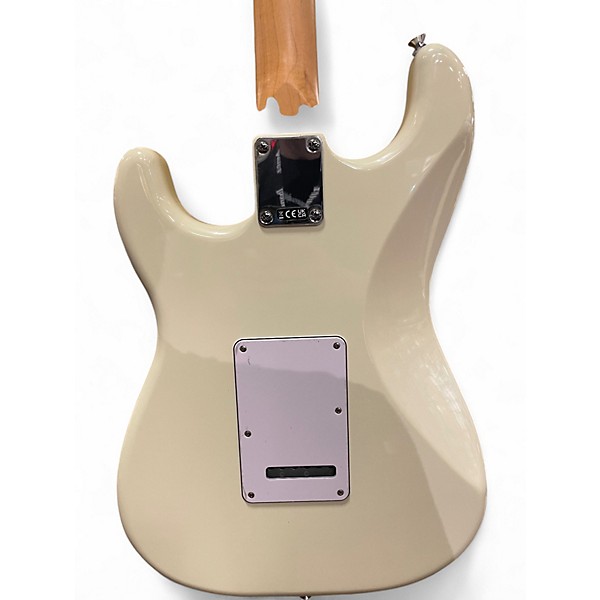 Used Fender Stratocaster  White  Solid Body Electric Guitar