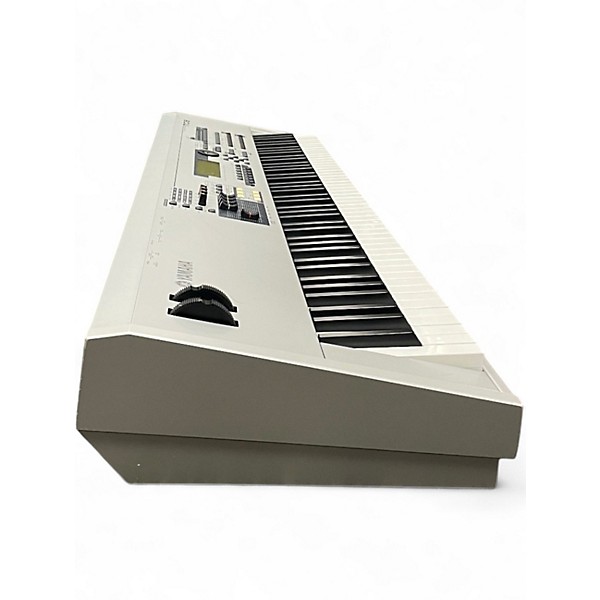 Used Yamaha MO8 88 Key Keyboard Workstation