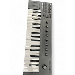 Used Native Instruments Komplete Kontrol M32 MIDI Controller