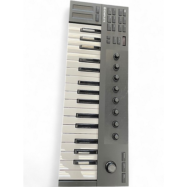 Used Native Instruments Komplete Kontrol M32 MIDI Controller