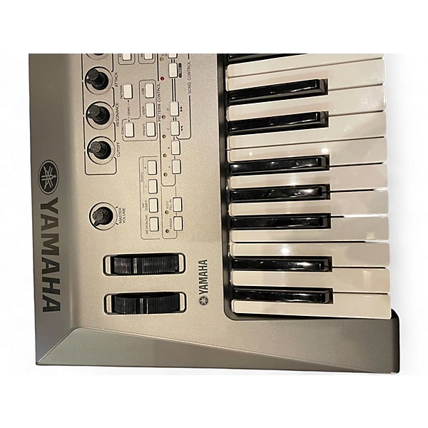 Used Yamaha MM6 61 Key Keyboard Workstation