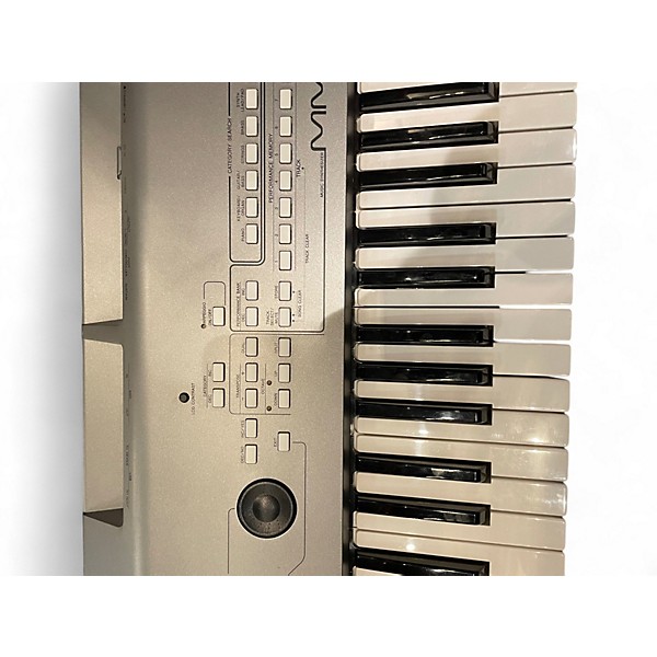 Used Yamaha MM6 61 Key Keyboard Workstation