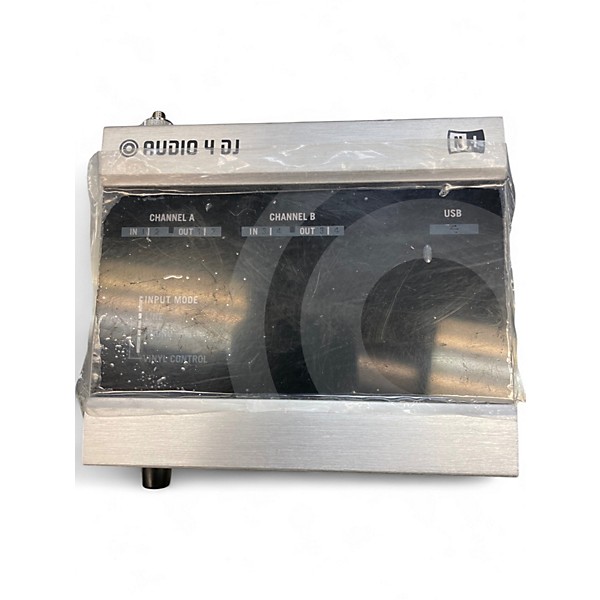 Used Native Instruments Audio 4 DJ