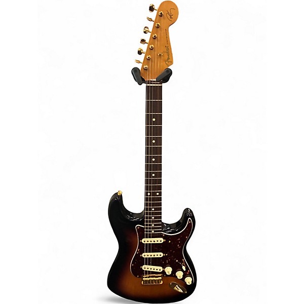 Used Fender Artist Series Robert Cray Stratocaster 3 Tone Sunburst Solid Body Electric Guitar