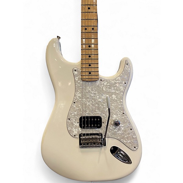 Used Fender Player Stratocaster Polar White Solid Body Electric Guitar