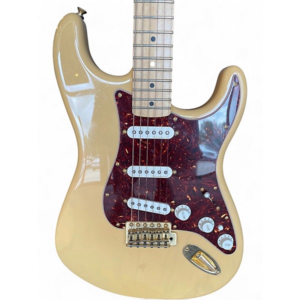 Used Fender Deluxe Players Stratocaster Honey Blonde Solid Body Electric Guitar