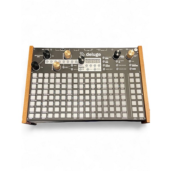 Used Deluge synthstrom Synthesizer