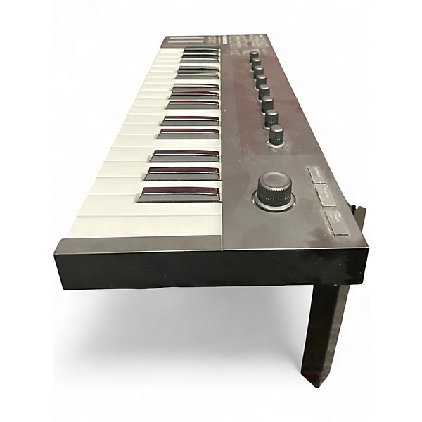 Used Native Instruments Komplete Kontrol M32 Keyboard Workstation