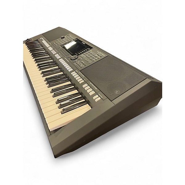 Used Yamaha PSRS750 61 Key Arranger Keyboard