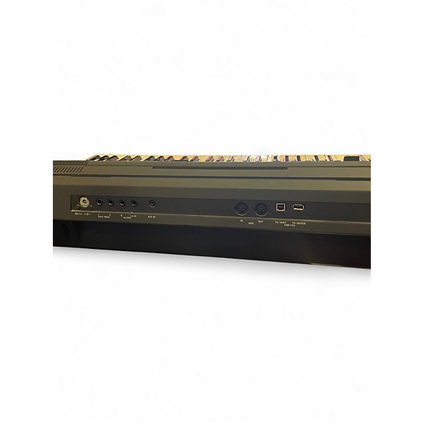 Used Yamaha PSRS750 61 Key Arranger Keyboard