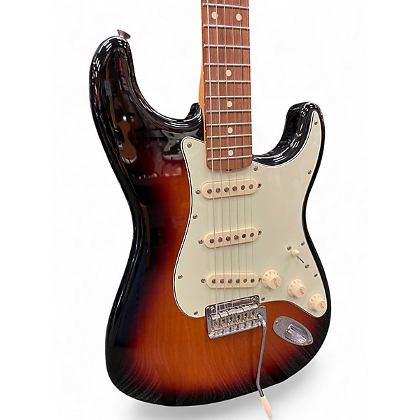 Used 2018 Fender FSR Classic Player 60's Stratocaster 2 Tone Sunburst Solid Body Electric Guitar