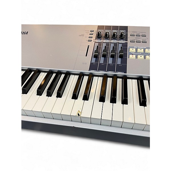 Used Yamaha Motif ES8 88 Key Keyboard Workstation