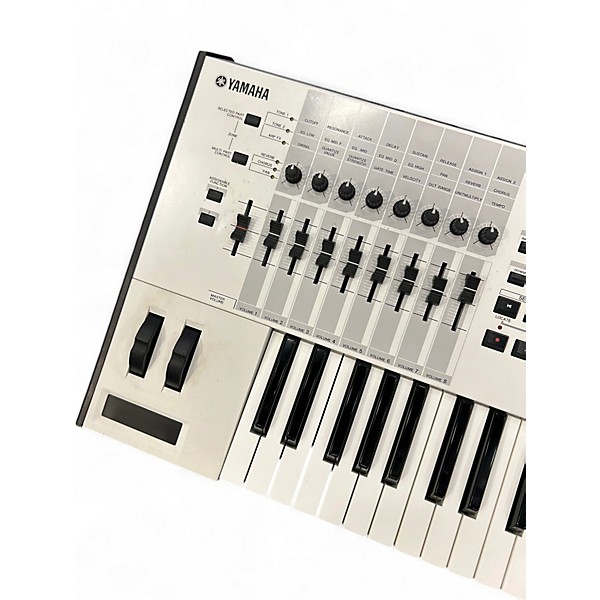 Used Yamaha Motif XF6 White Edition 61 Key Keyboard Workstation