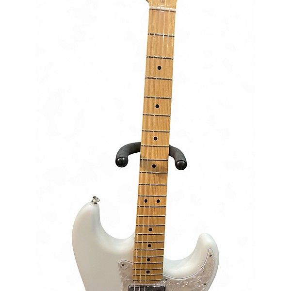 Used Fender CUSTOM SHOP White Solid Body Electric Guitar