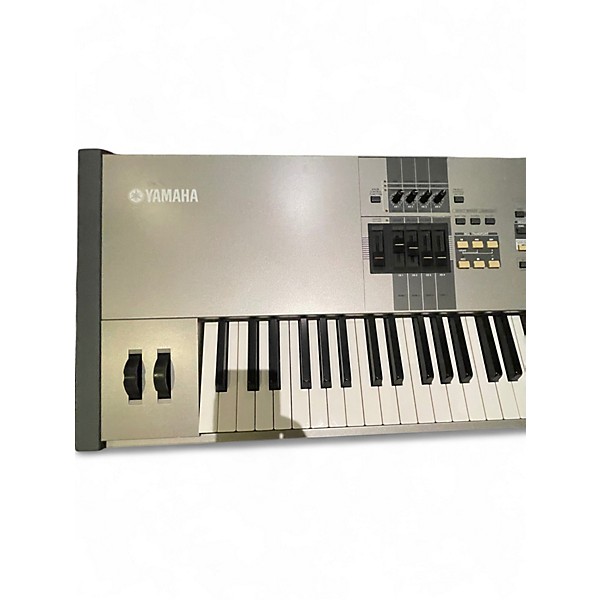 Used 2001 Yamaha Motif 8 88 Key Keyboard Workstation