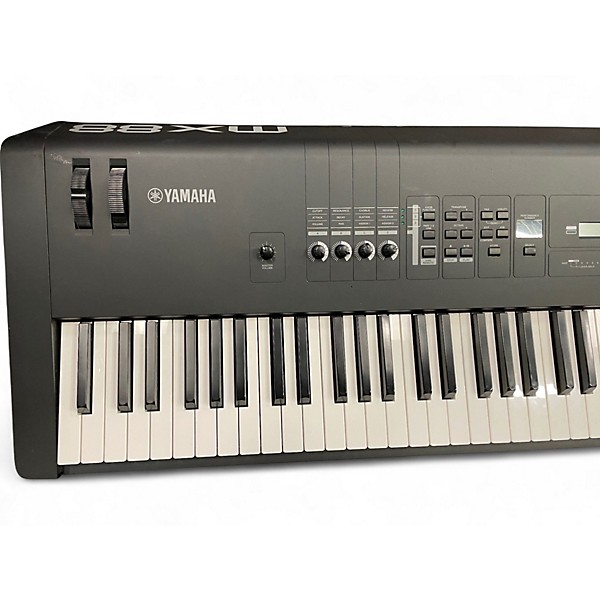 Used Yamaha MX88BK Synthesizer