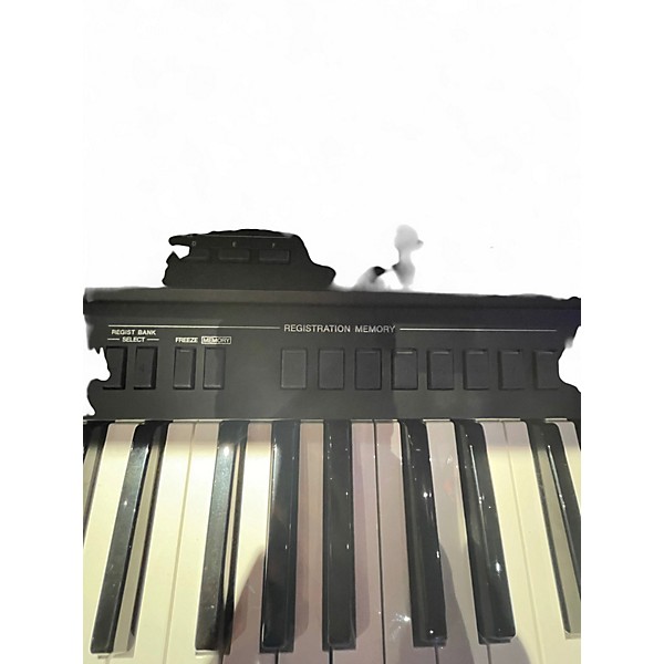 Used Yamaha PSRSX700 Arranger Keyboard