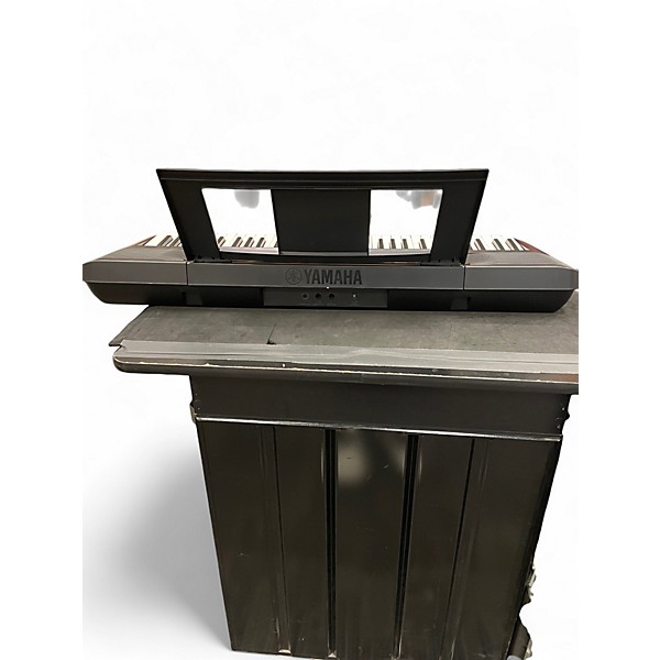 Used Yamaha PSRE283 Keyboard Workstation