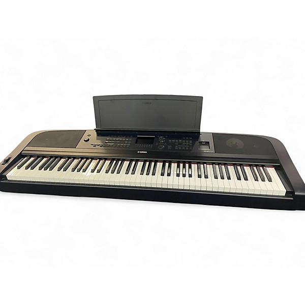 Used Yamaha dgx670 Keyboard Workstation