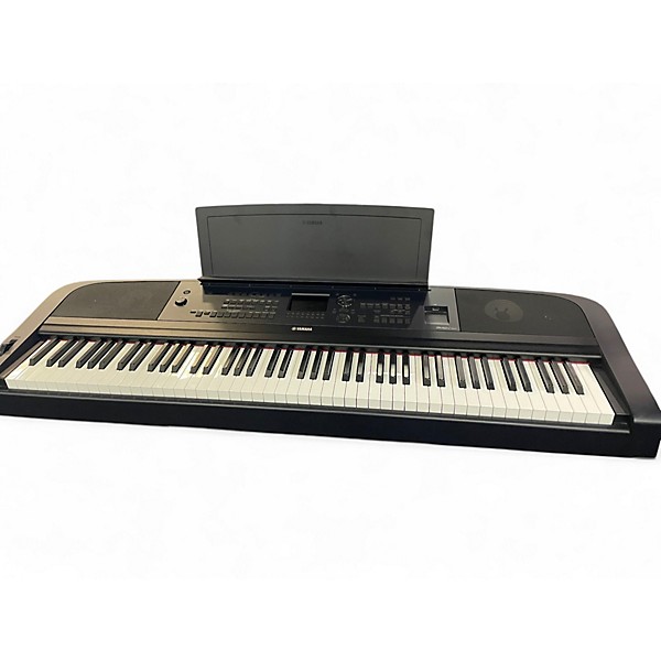 Used Yamaha dgx670 Keyboard Workstation