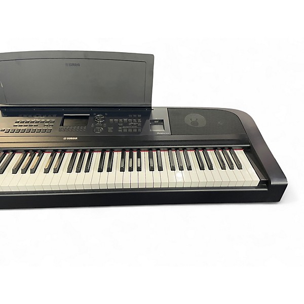 Used Yamaha dgx670 Keyboard Workstation